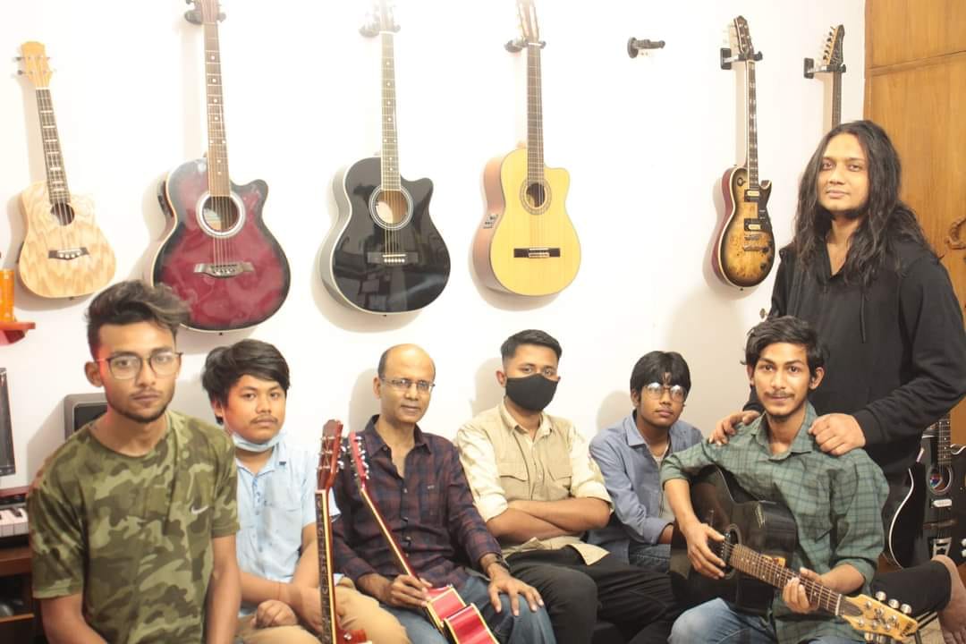 Romo Romio Guitar Academy students